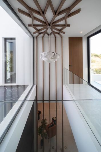 Image No.12-6 Bed Property for sale