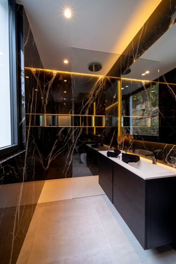 Image No.13-6 Bed Property for sale