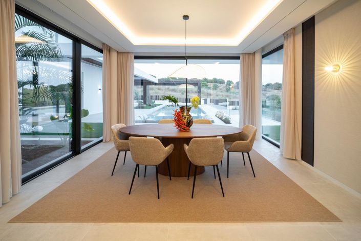 Image No.16-6 Bed Property for sale