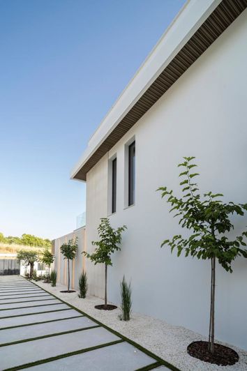 Image No.17-6 Bed Property for sale