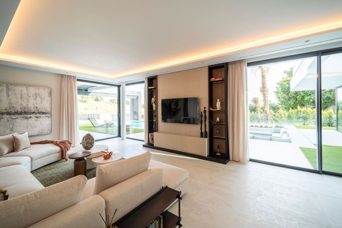 Image No.25-6 Bed Property for sale