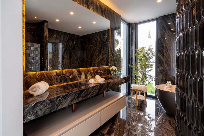 Image No.32-6 Bed Property for sale