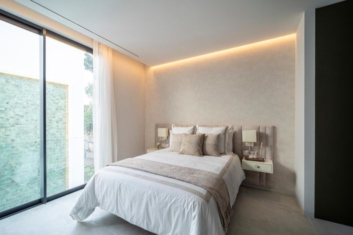 Image No.33-6 Bed Property for sale