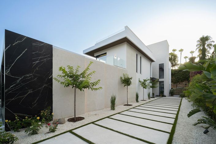 Image No.4-6 Bed Property for sale