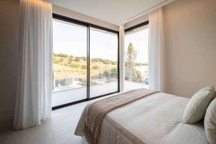 Image No.43-6 Bed Property for sale