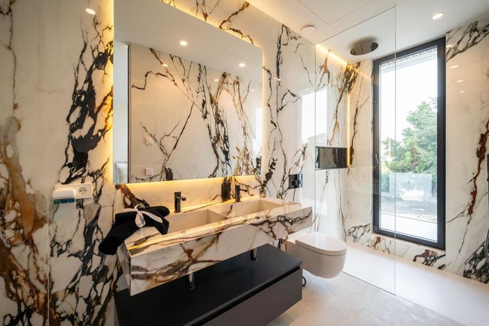 Image No.51-6 Bed Property for sale