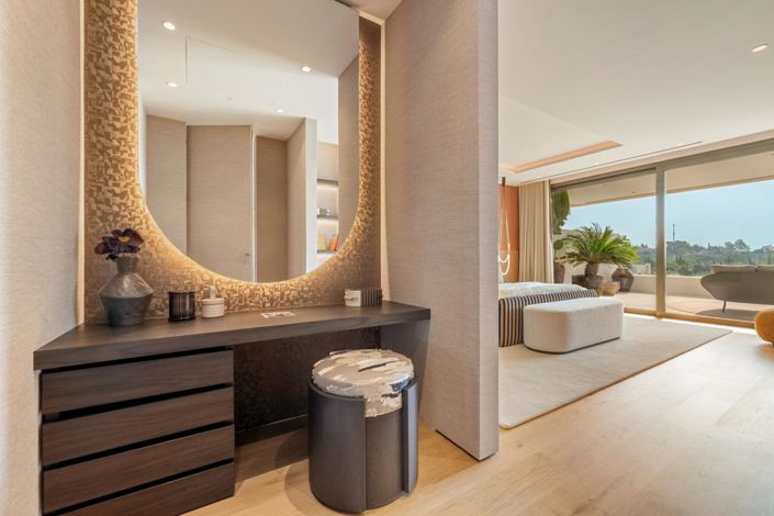 Image No.18-4 Bed Property for sale