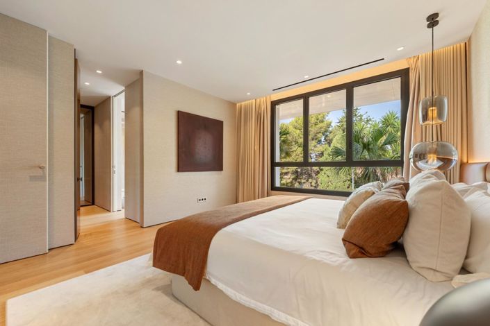 Image No.9-4 Bed Property for sale