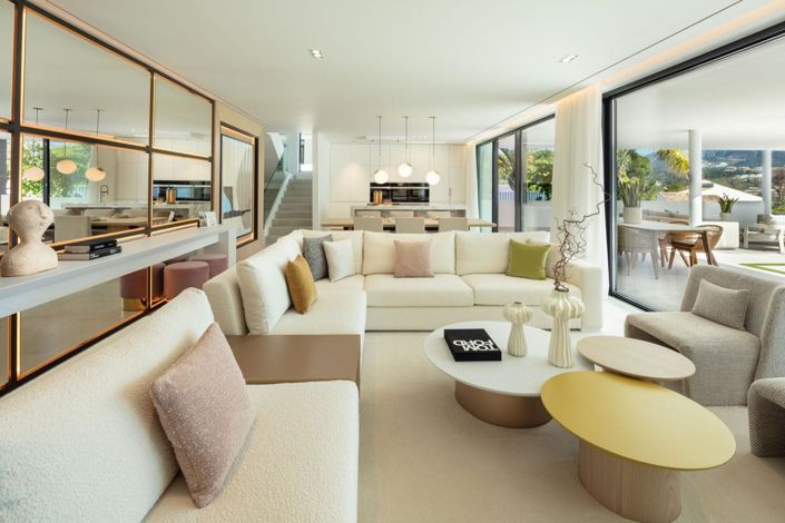 Image No.15-5 Bed Property for sale