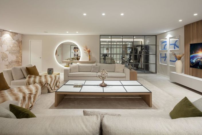 Image No.18-5 Bed Property for sale