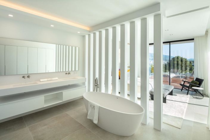 Image No.20-5 Bed Property for sale