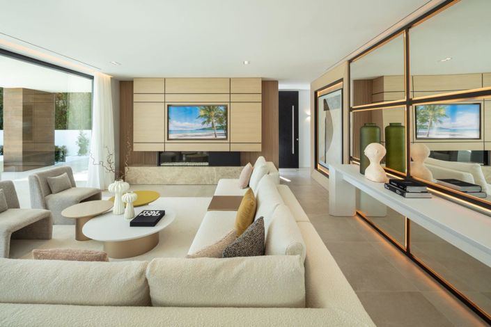 Image No.9-5 Bed Property for sale