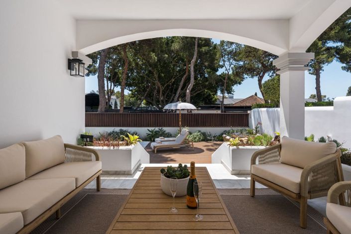 Image No.23-6 Bed Property for sale