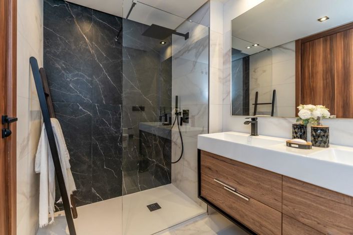 Image No.3-2 Bed Property for sale