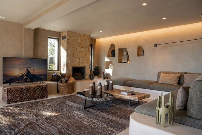 Image No.10-5 Bed Property for sale