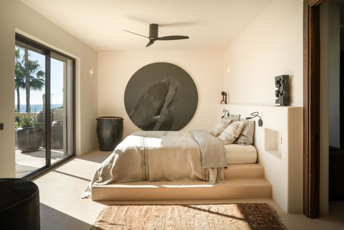 Image No.12-5 Bed Property for sale