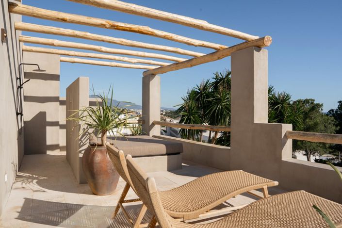 Image No.22-5 Bed Property for sale