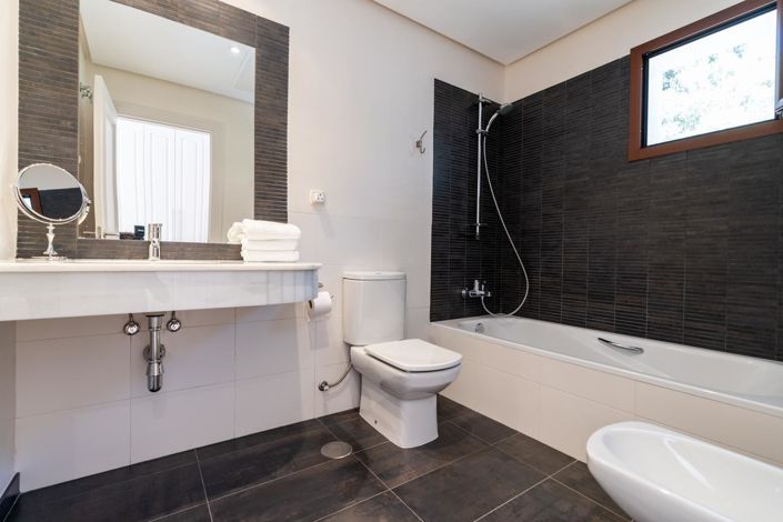 Image No.18-4 Bed Property for sale