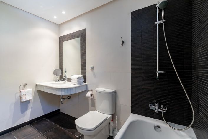 Image No.19-4 Bed Property for sale