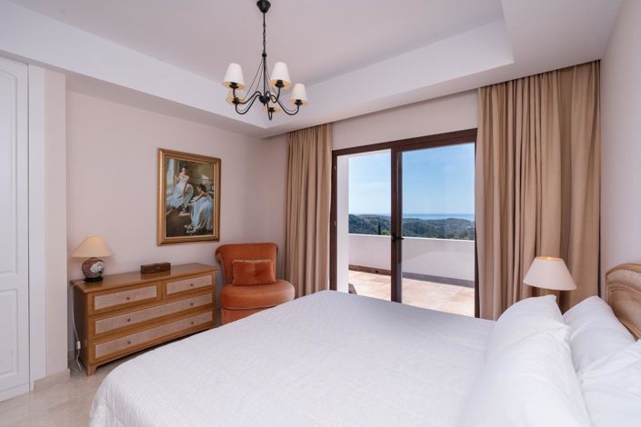 Image No.21-4 Bed Property for sale