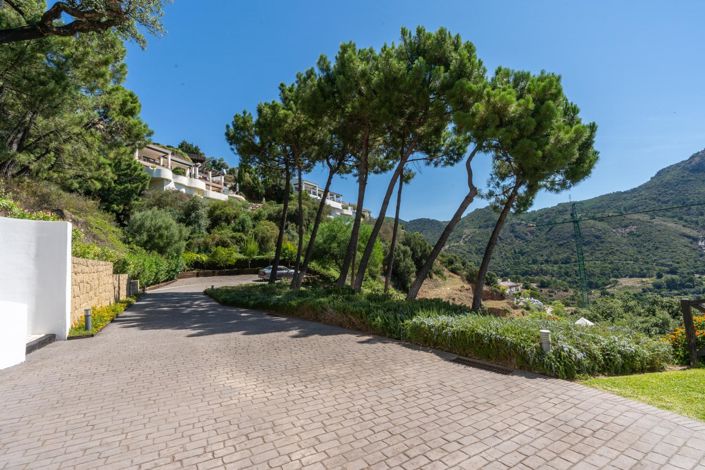 Image No.52-4 Bed Property for sale