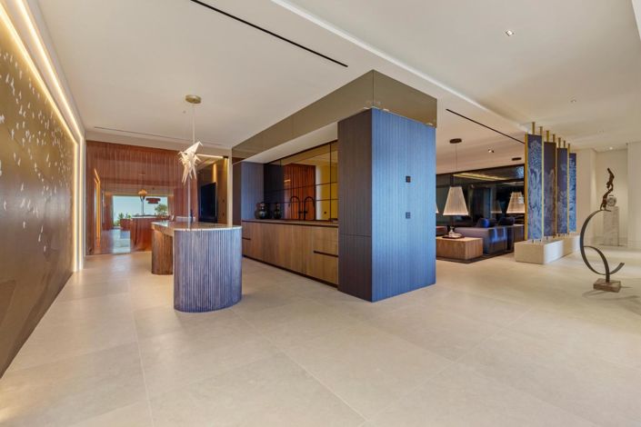 Image No.18-8 Bed Property for sale