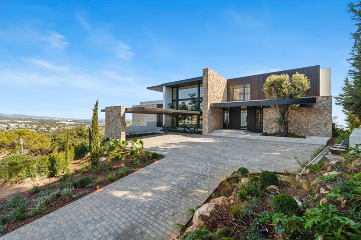 Image No.56-8 Bed Property for sale