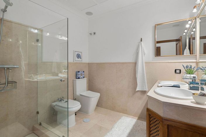 Image No.29-4 Bed Property for sale