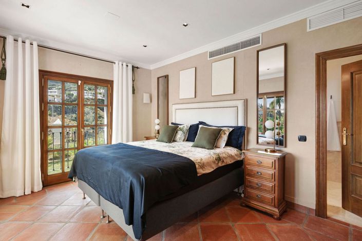 Image No.38-4 Bed Property for sale