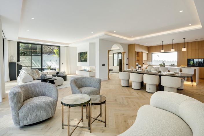 Image No.24-5 Bed Property for sale