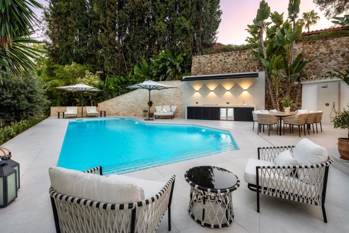 Image No.9-5 Bed Property for sale