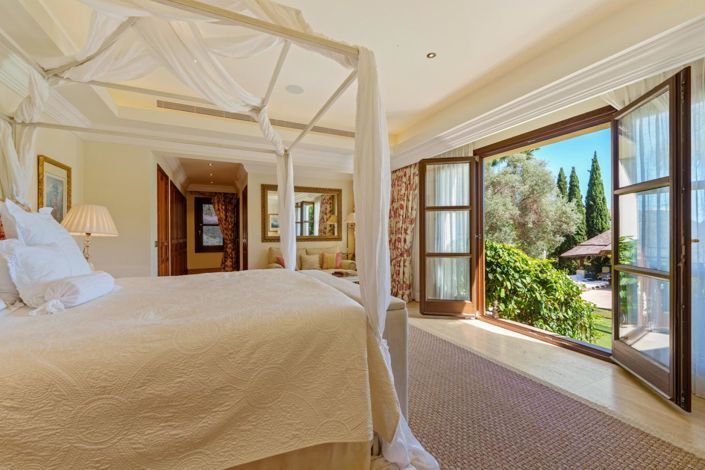 Image No.13-6 Bed Property for sale