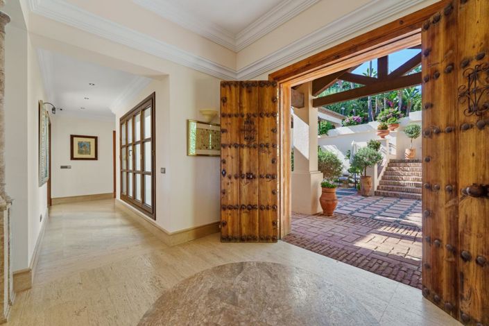 Image No.2-6 Bed Property for sale