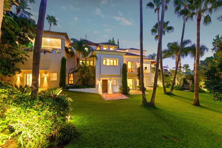 Image No.24-6 Bed Property for sale