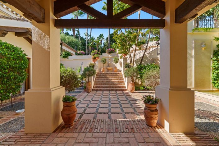 Image No.3-6 Bed Property for sale