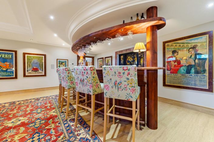 Image No.5-6 Bed Property for sale