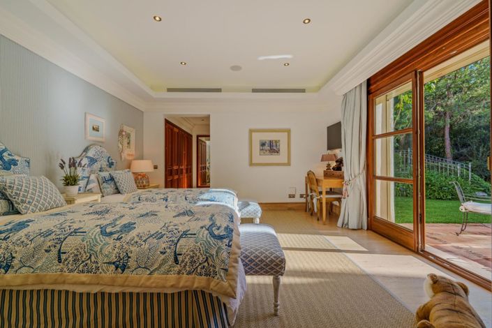 Image No.6-6 Bed Property for sale