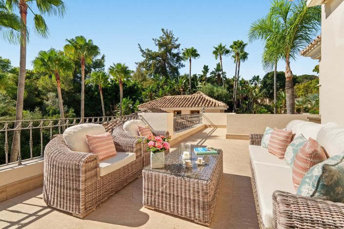 Image No.8-6 Bed Property for sale