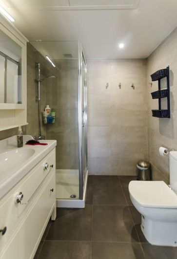 Image No.19-3 Bed Property for sale