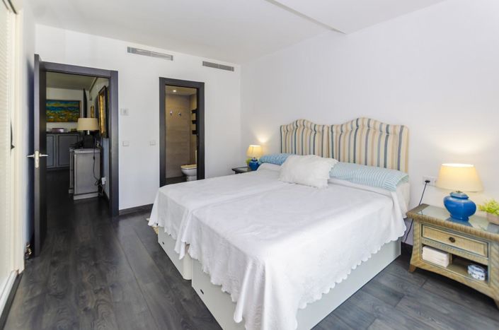 Image No.21-3 Bed Property for sale