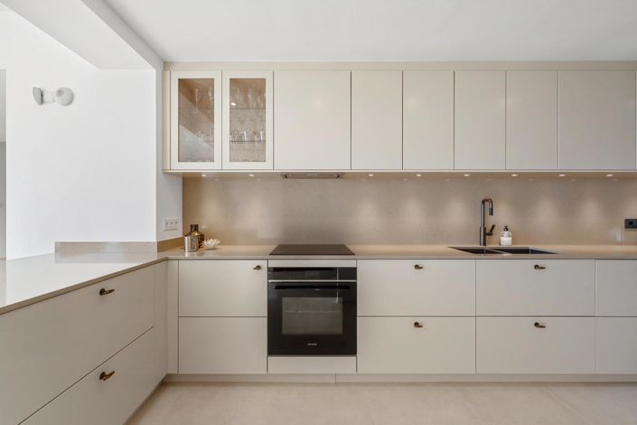 Image No.10-3 Bed Property for sale