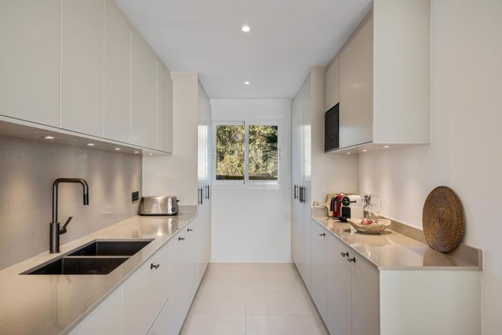 Image No.12-3 Bed Property for sale