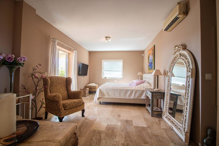 Image No.52-4 Bed Property for sale