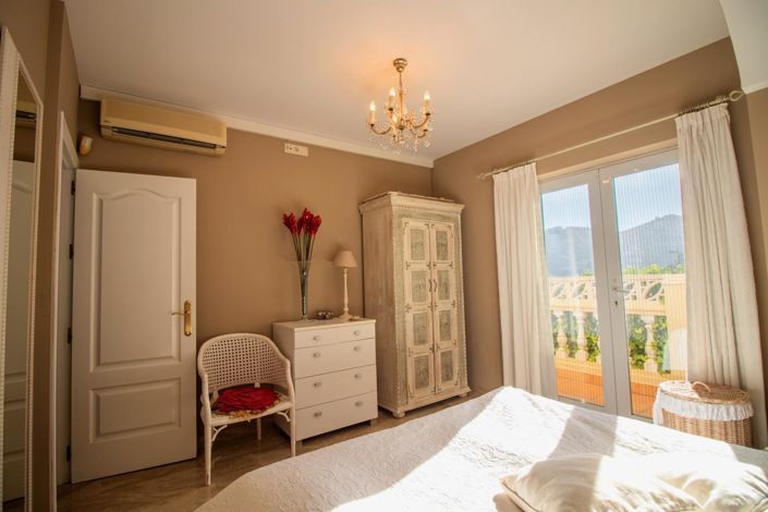 Image No.57-4 Bed Property for sale