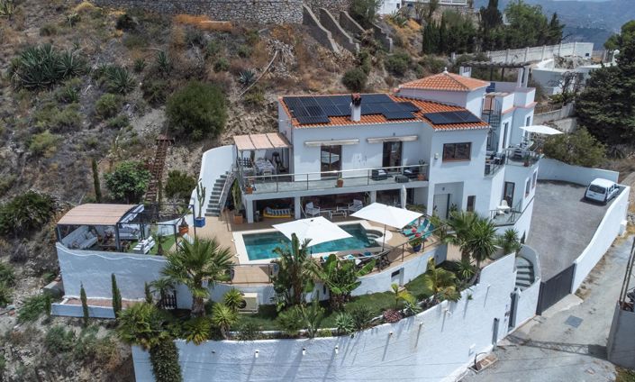 Image No.3-5 Bed Property for sale