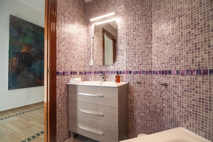 Image No.17-5 Bed Property for sale