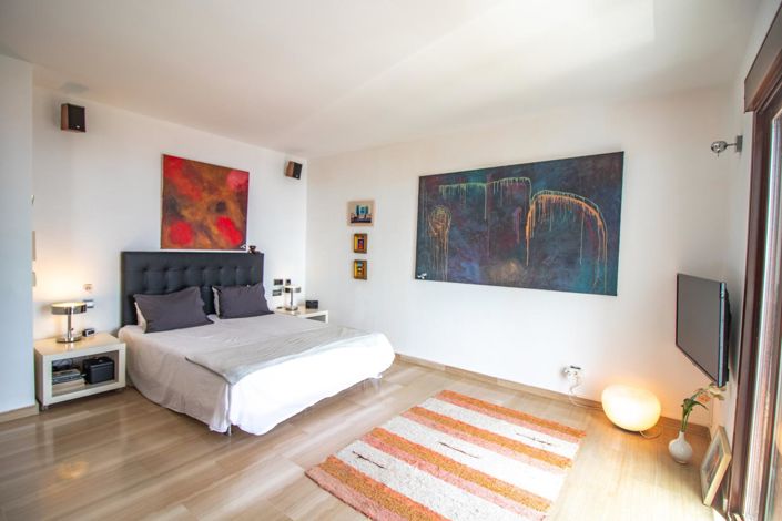 Image No.46-5 Bed Property for sale