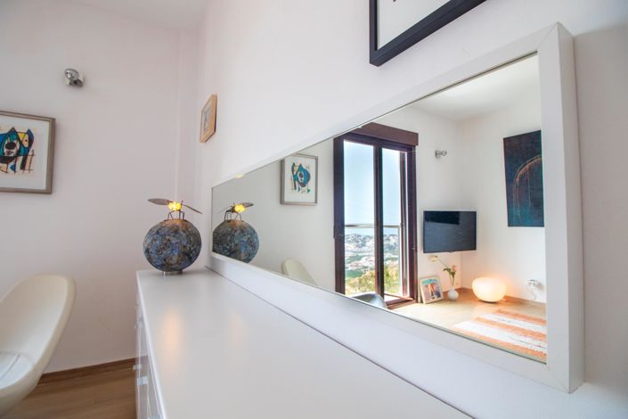 Image No.48-5 Bed Property for sale