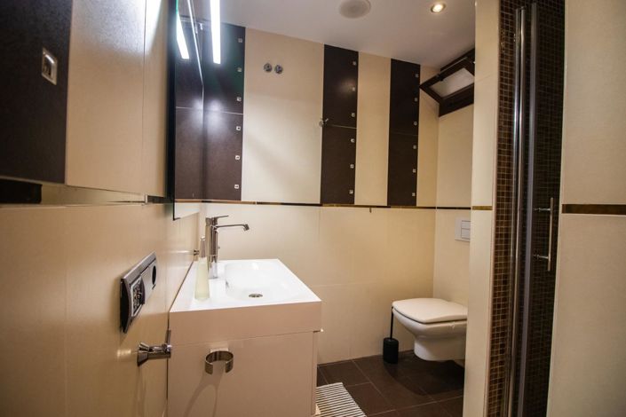 Image No.50-5 Bed Property for sale