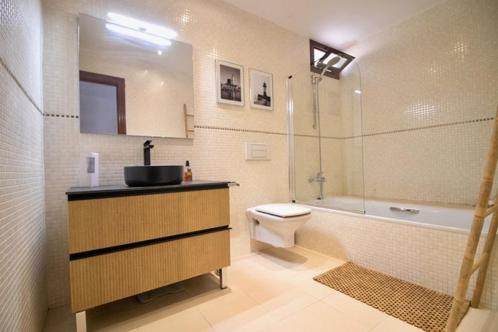 Image No.51-5 Bed Property for sale